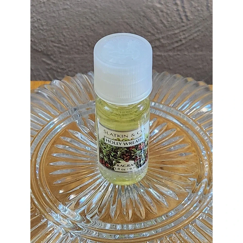 Slatkin & Co HOLLY WREATH‎ 0.33 fl oz 9.7 mL Home Fragrance Oil Bath Body Works